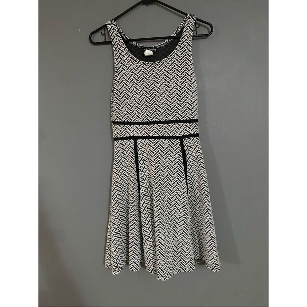 French Atmosphere Chevron Striped Knit Stretch Sleeveless Dress Size Medium